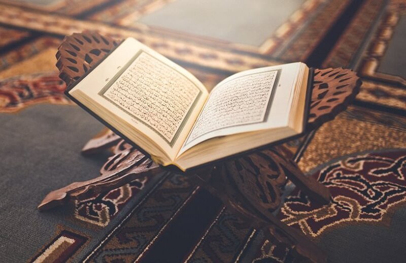 9 Adab Membaca Al Qur’an yang Perlu Diketahui Umat Muslim
