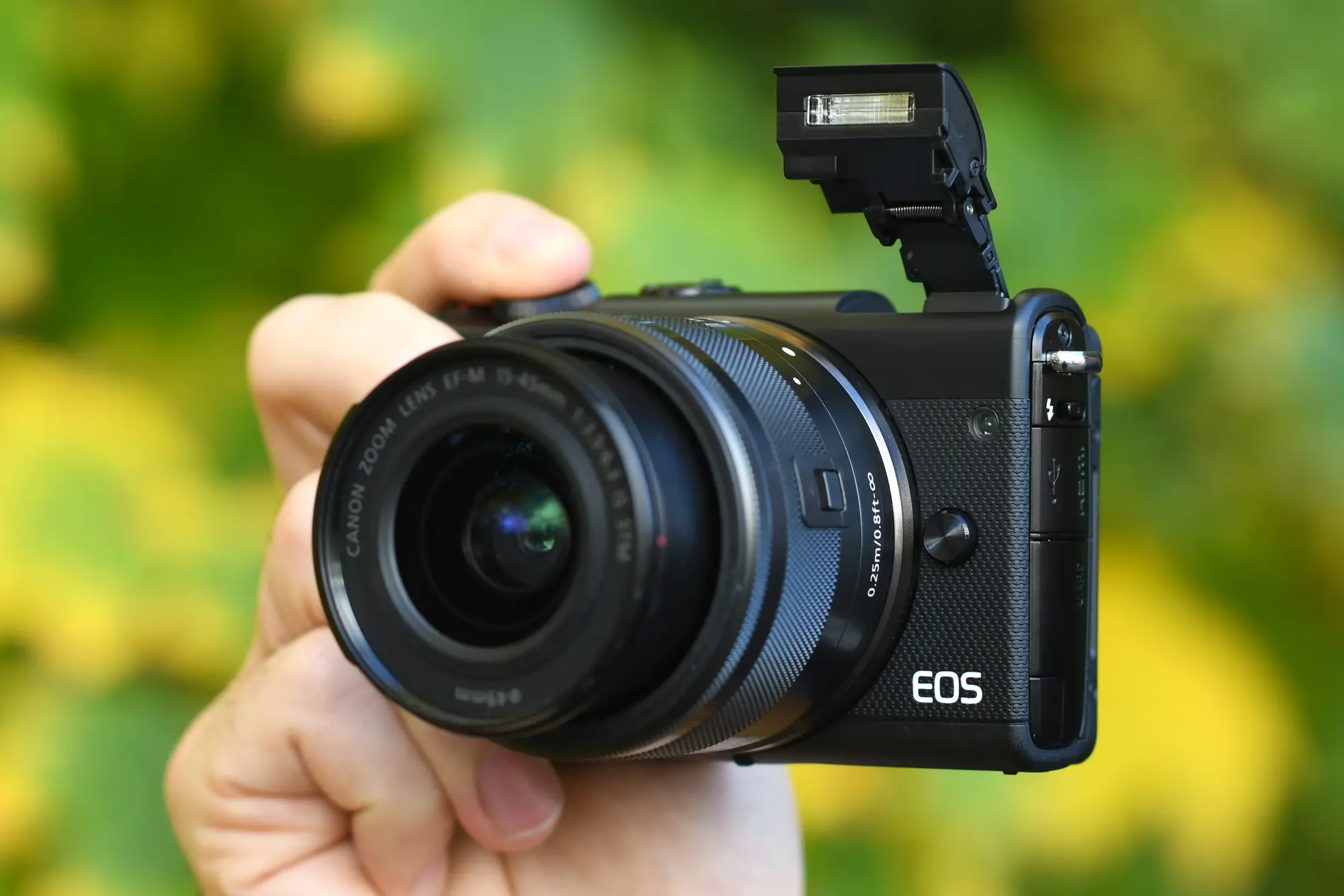 Canon EOS M100