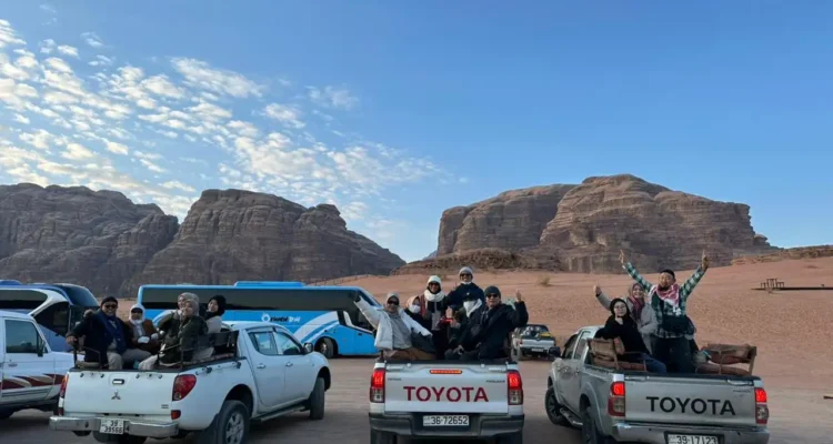 Wadi Rum: Jelajahi dengan Jip dan Menembus Gurun Merah Yordania