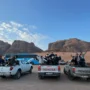 Wadi Rum: Jelajahi dengan Jip dan Menembus Gurun Merah Yordania