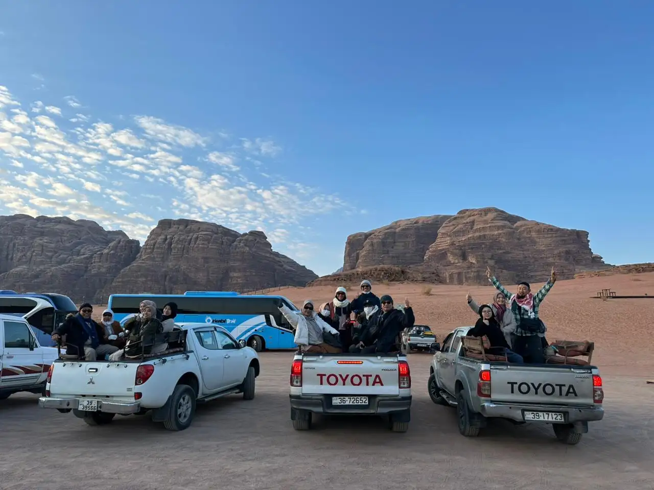 Wadi Rum: Jelajahi dengan Jip dan Menembus Gurun Merah Yordania
